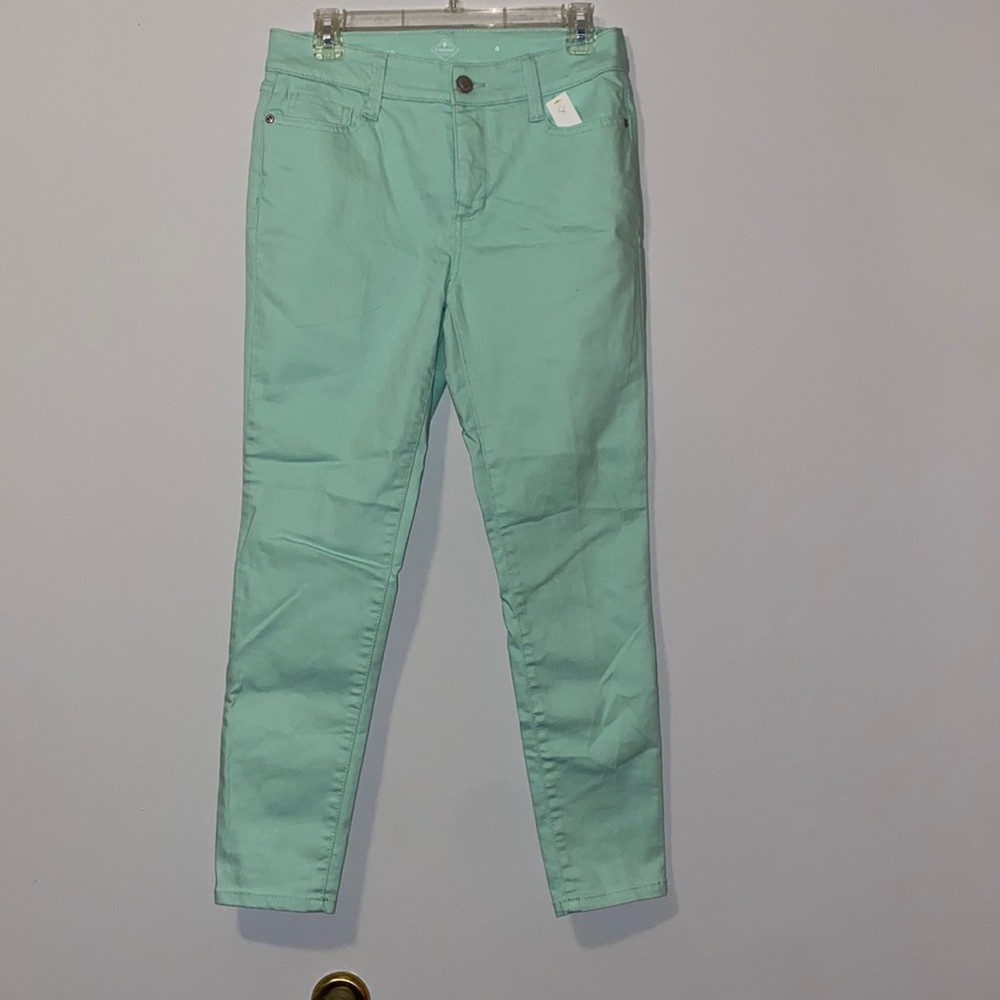 Women’s Sz. 8 St. John’s Bay Mint Skinny Leg Jeans